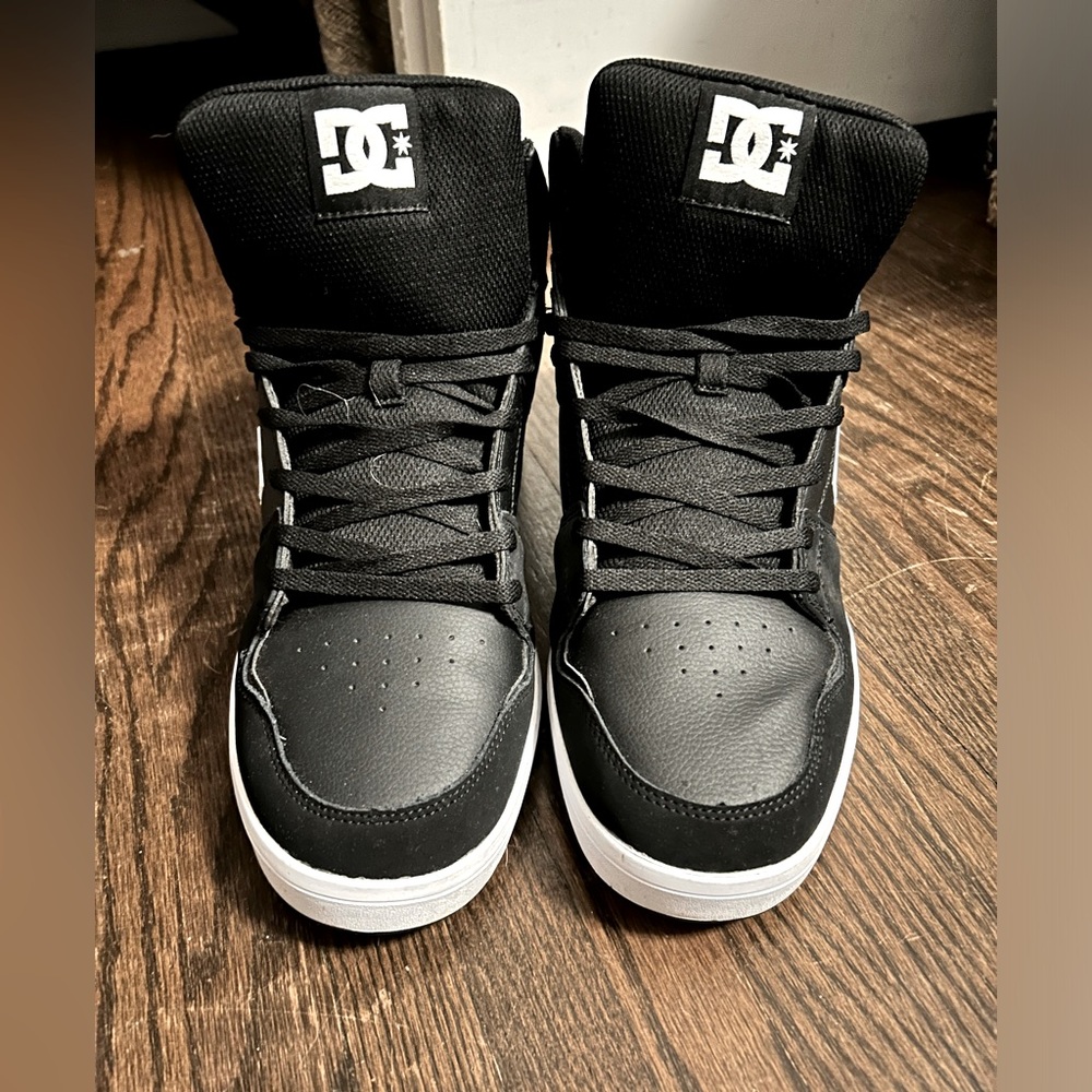 DC mid rise skateboard sneakers